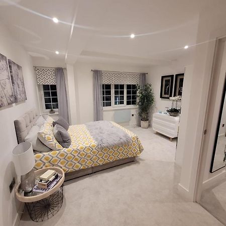 Luxury 2 Bed Apartment In The Heart Of Rochester Rochester  Eksteriør billede