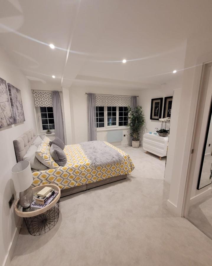 Luxury 2 Bed Apartment In The Heart Of Rochester Rochester  Eksteriør billede